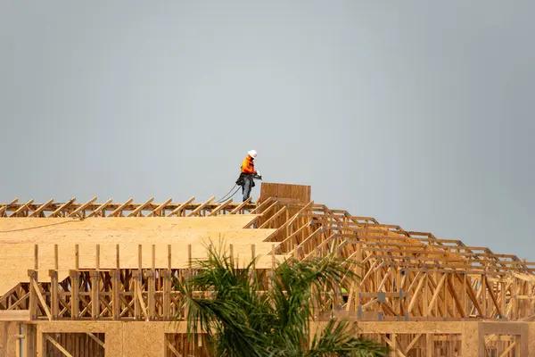 Liverpool NY Roofing Solutions – From Leaks to Full Replacements